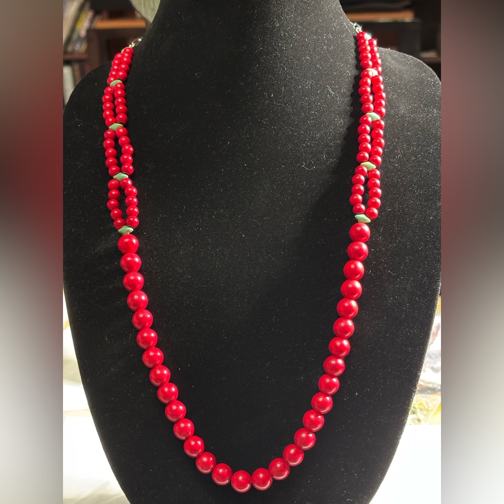 Red howlite turquoise necklace with glass turquoise accents 28 in